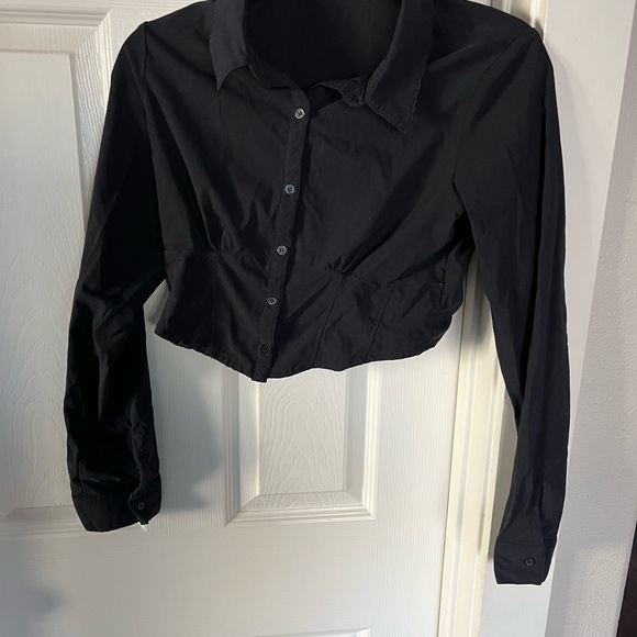 Love Tree Black Cropped Button-Down Women's Shirt - Picture 1 of 2